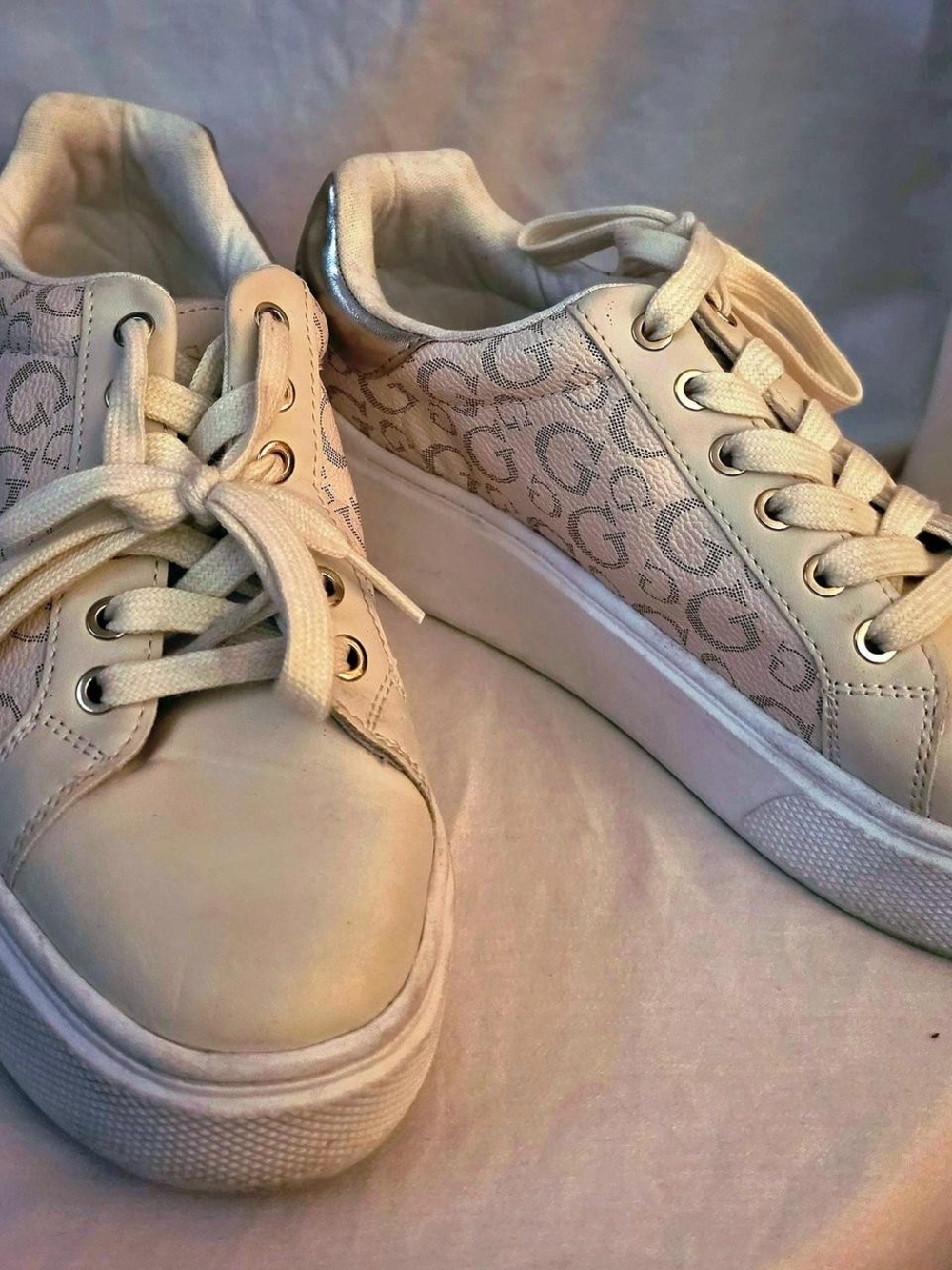Guess Cream Low-Top Sneakers with Monogram Panels